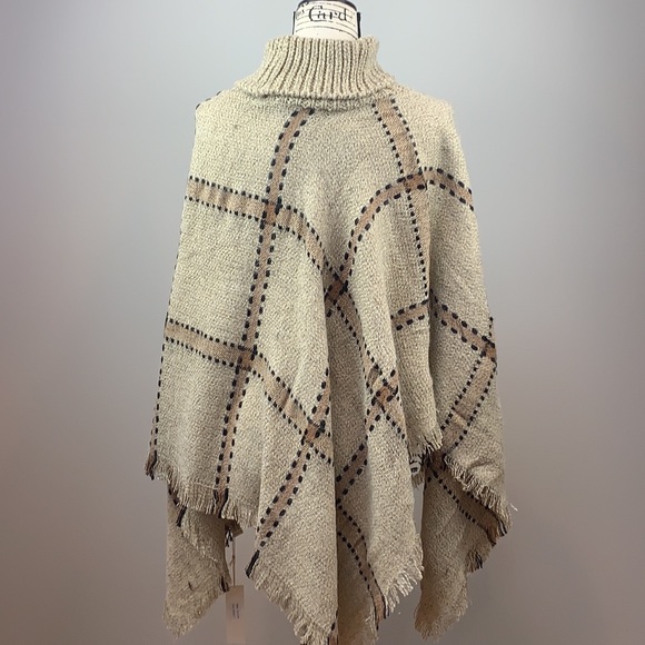 Poncho Turtleneck Windowpane Print - Picture 6 of 14